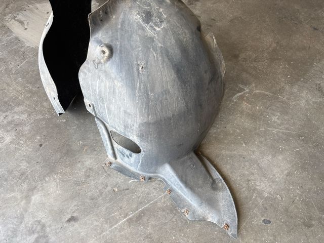 bontott VW TOURAN Bal első Első Dobbetét (Kerékjárati, Műanyag)