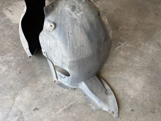 bontott VW TOURAN Bal első Első Dobbetét (Kerékjárati, Műanyag)