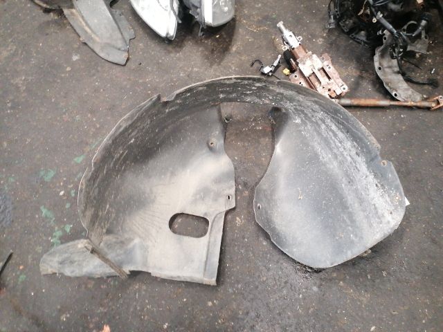 bontott VW TOURAN Bal első Első Dobbetét (Kerékjárati, Műanyag)