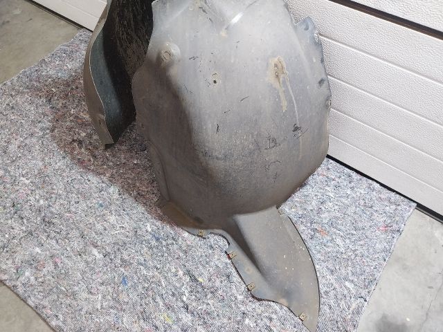 bontott VW TOURAN Bal első Első Dobbetét (Kerékjárati, Műanyag)