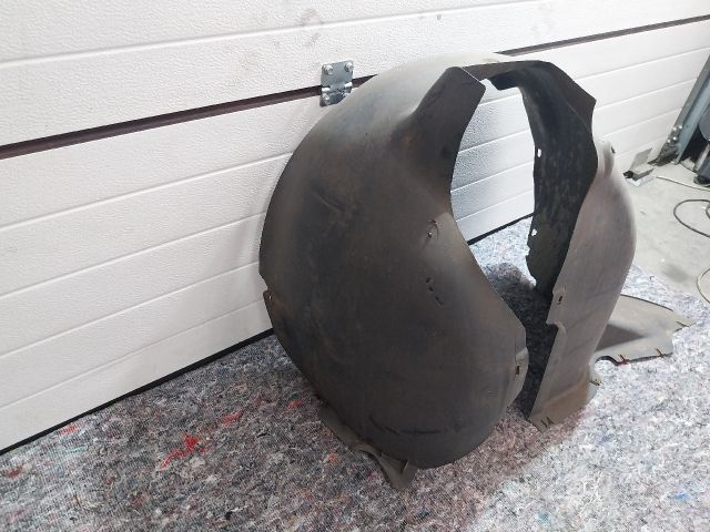 bontott VW TOURAN Bal első Első Dobbetét (Kerékjárati, Műanyag)