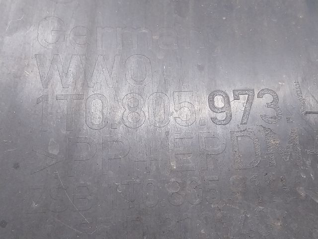 bontott VW TOURAN Bal első Első Dobbetét (Kerékjárati, Műanyag)