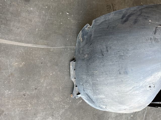 bontott VW TOURAN Bal első Első Dobbetét (Kerékjárati, Műanyag)