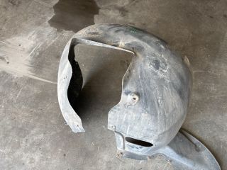 bontott VW TOURAN Bal első Első Dobbetét (Kerékjárati, Műanyag)