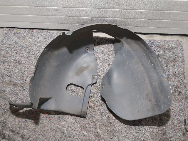 bontott VW TOURAN Bal első Első Dobbetét (Kerékjárati, Műanyag)