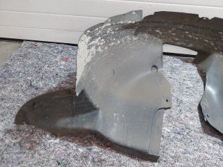 bontott VW TOURAN Bal első Első Dobbetét (Kerékjárati, Műanyag)