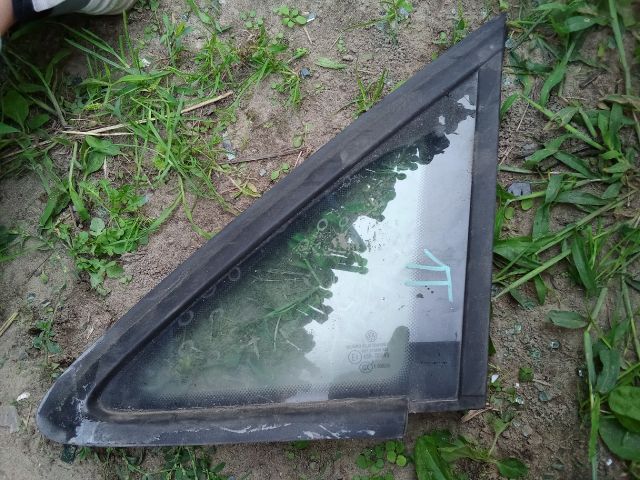 bontott VW TOURAN Bal első Fixüveg (Ajtóban)