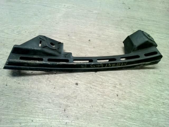 bontott VW TOURAN Bal első Lökhárító Tartó (Műanyag)