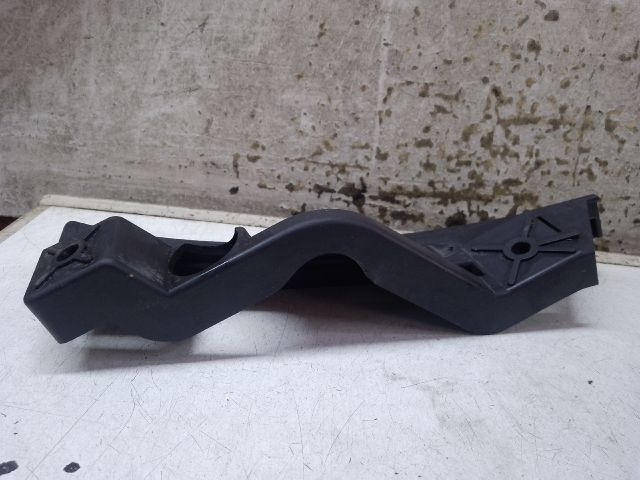 bontott VW TOURAN Bal első Lökhárító Tartó (Műanyag)