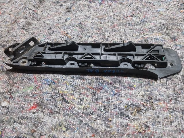 bontott VW TOURAN Bal első Lökhárító Tartó (Műanyag)