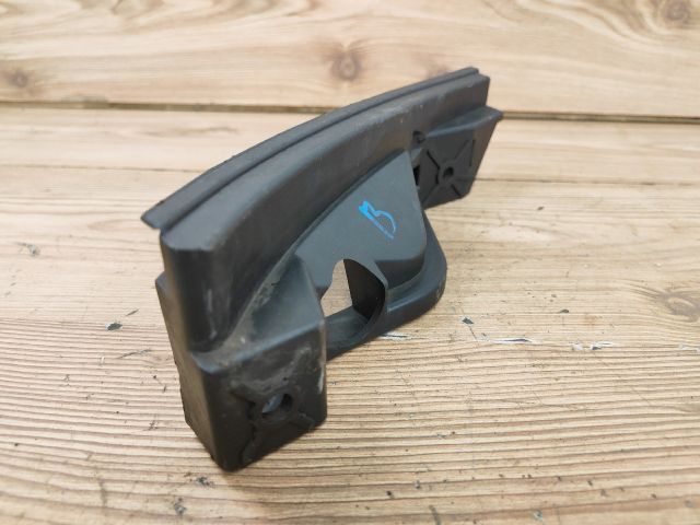 bontott VW TOURAN Bal első Lökhárító Tartó (Műanyag)