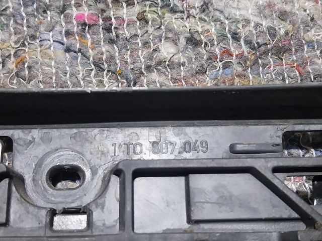 bontott VW TOURAN Bal első Lökhárító Tartó (Műanyag)