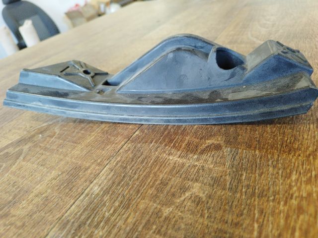 bontott VW TOURAN Bal első Lökhárító Tartó (Műanyag)