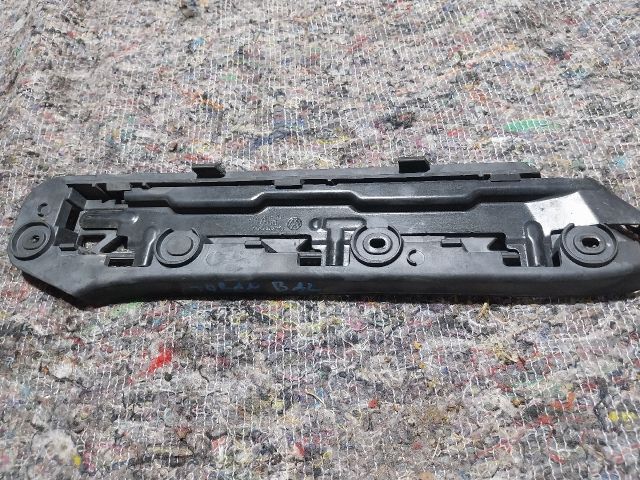 bontott VW TOURAN Bal első Lökhárító Tartó (Műanyag)