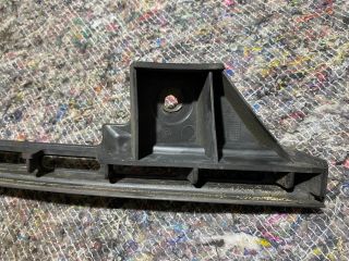 bontott VW TOURAN Bal első Lökhárító Tartó (Műanyag)