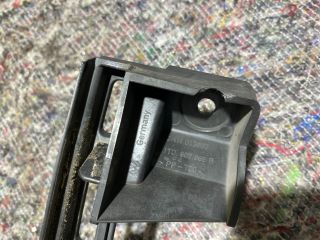 bontott VW TOURAN Bal első Lökhárító Tartó (Műanyag)