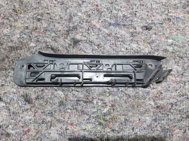 bontott VW TOURAN Bal első Lökhárító Tartó (Műanyag)