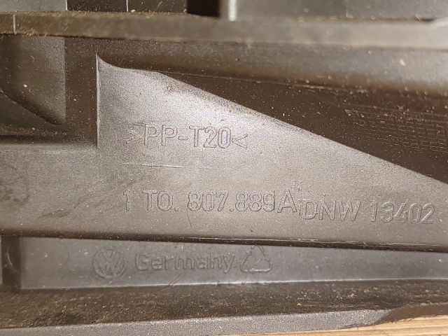 bontott VW TOURAN Bal első Lökhárító Tartó (Műanyag)