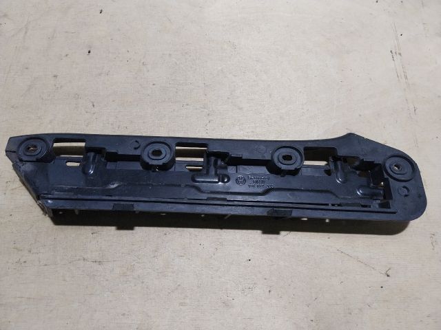 bontott VW TOURAN Bal első Lökhárító Tartó (Műanyag)