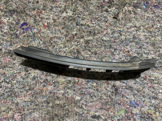 bontott VW TOURAN Bal első Lökhárító Tartó (Műanyag)