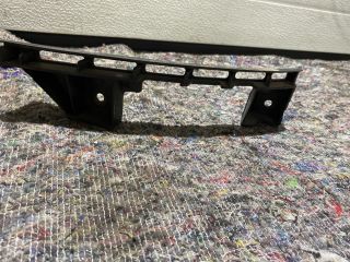 bontott VW TOURAN Bal első Lökhárító Tartó (Műanyag)