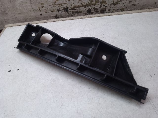 bontott VW TOURAN Bal első Lökhárító Tartó (Műanyag)