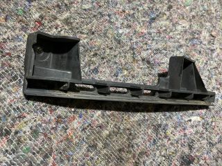 bontott VW TOURAN Bal első Lökhárító Tartó (Műanyag)