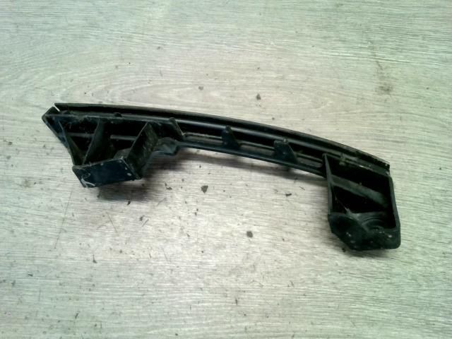 bontott VW TOURAN Bal első Lökhárító Tartó (Műanyag)