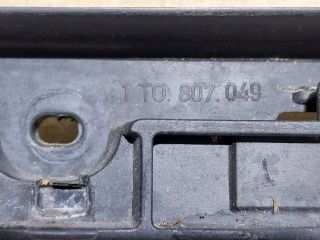 bontott VW TOURAN Bal első Lökhárító Tartó (Műanyag)