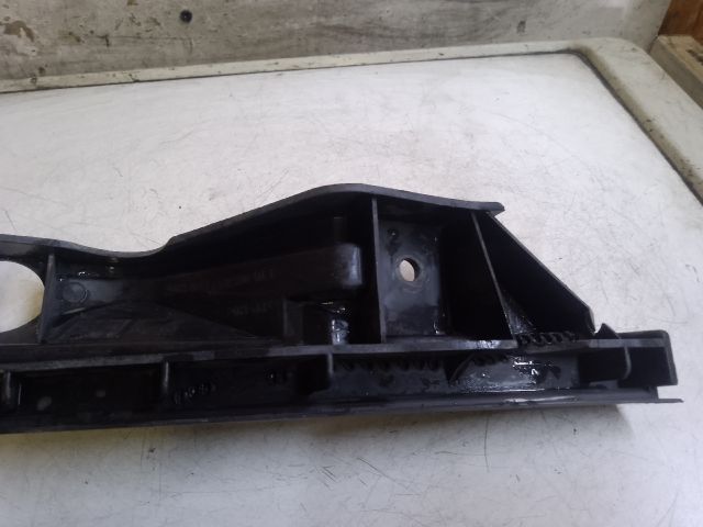 bontott VW TOURAN Bal első Lökhárító Tartó (Műanyag)