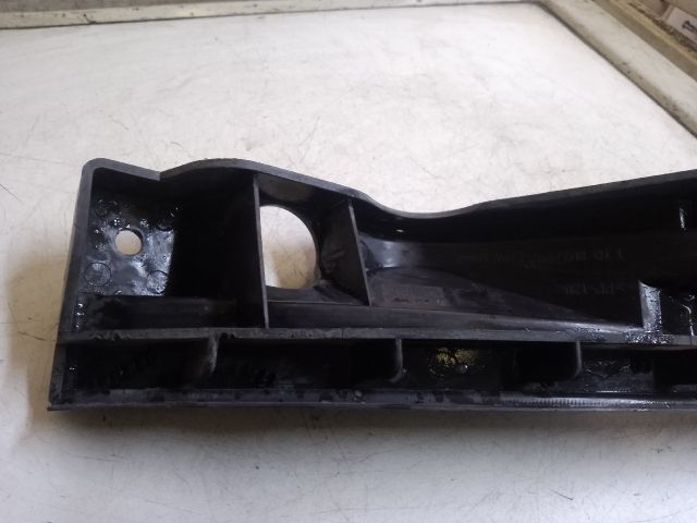 bontott VW TOURAN Bal első Lökhárító Tartó (Műanyag)