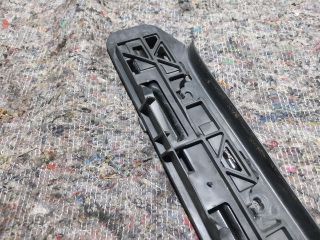 bontott VW TOURAN Bal első Lökhárító Tartó (Műanyag)