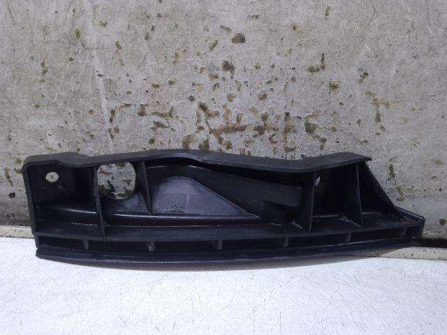 bontott VW TOURAN Bal első Lökhárító Tartó (Műanyag)