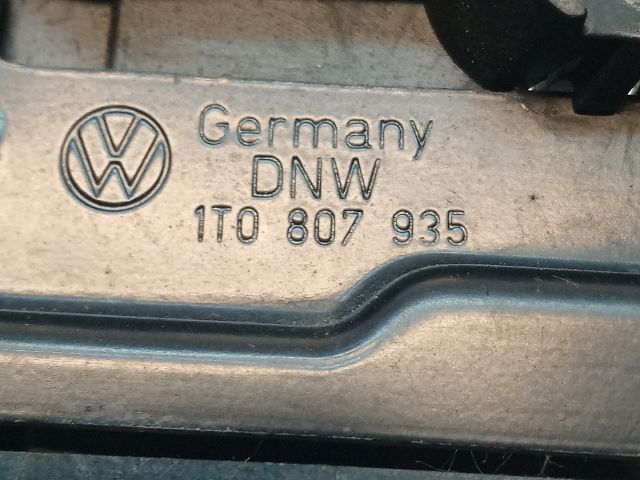 bontott VW TOURAN Bal első Oldal Lökhárító Tartó (Műanyag)
