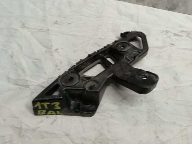 bontott VW TOURAN Bal első Oldal Lökhárító Tartó (Műanyag)