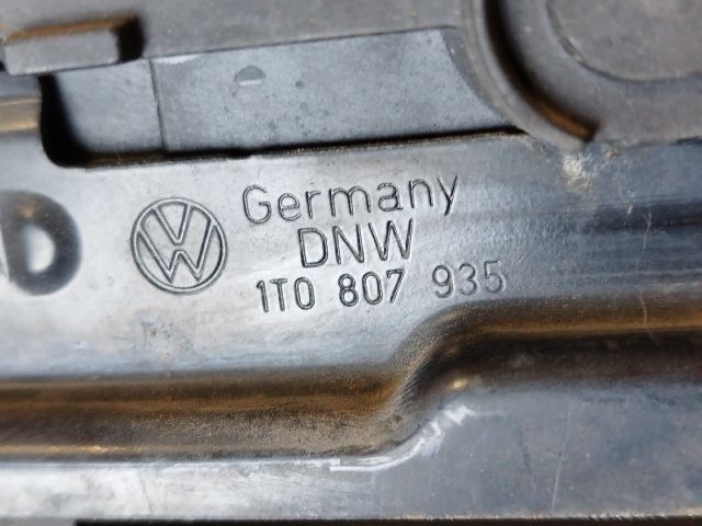 bontott VW TOURAN Bal első Oldal Lökhárító Tartó (Műanyag)