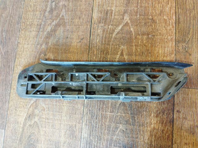 bontott VW TOURAN Bal első Oldal Lökhárító Tartó (Műanyag)