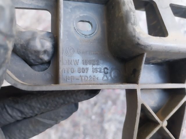 bontott VW TOURAN Bal első Oldal Lökhárító Tartó (Műanyag)