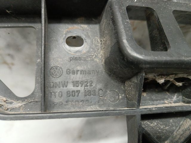 bontott VW TOURAN Bal első Oldal Lökhárító Tartó (Műanyag)