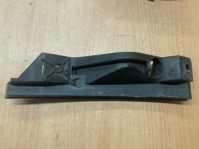 bontott VW TOURAN Bal első Oldal Lökhárító Tartó (Műanyag)