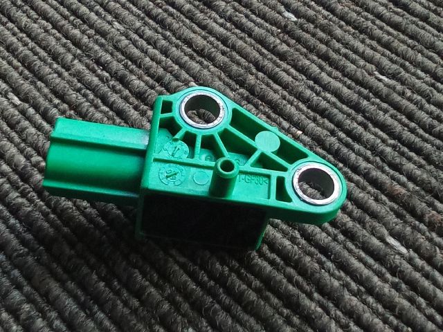 bontott VW TOURAN Bal első Oldal Ütközés Érzékelő