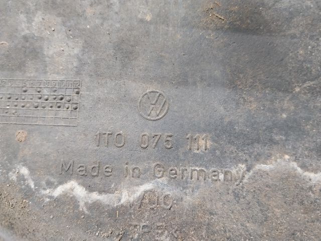 bontott VW TOURAN Bal első Sárvédő Gumi