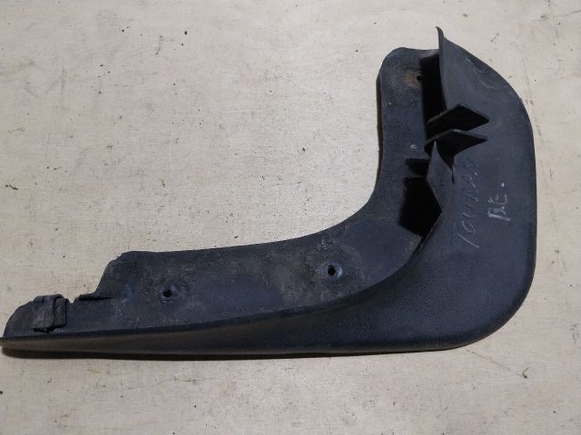 bontott VW TOURAN Bal első Sárvédő Gumi