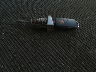 bontott VW TOURAN Bal első Zárbetét