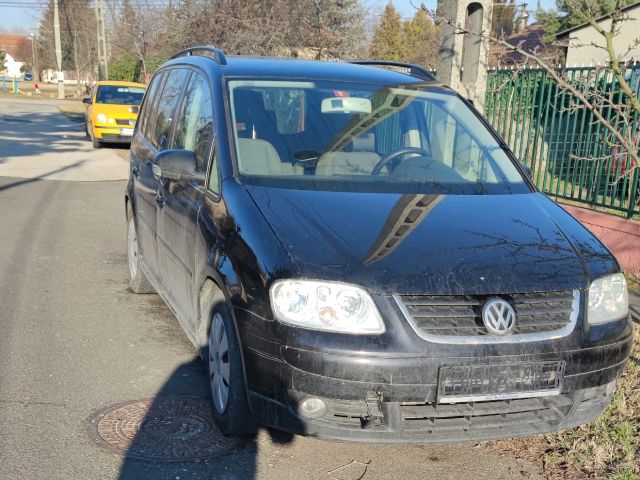 bontott VW TOURAN Bal első Zsanér