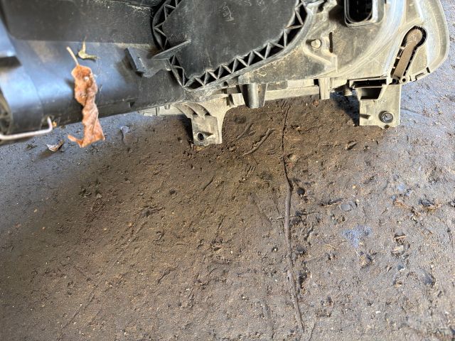 bontott VW TOURAN Bal Fényszóró