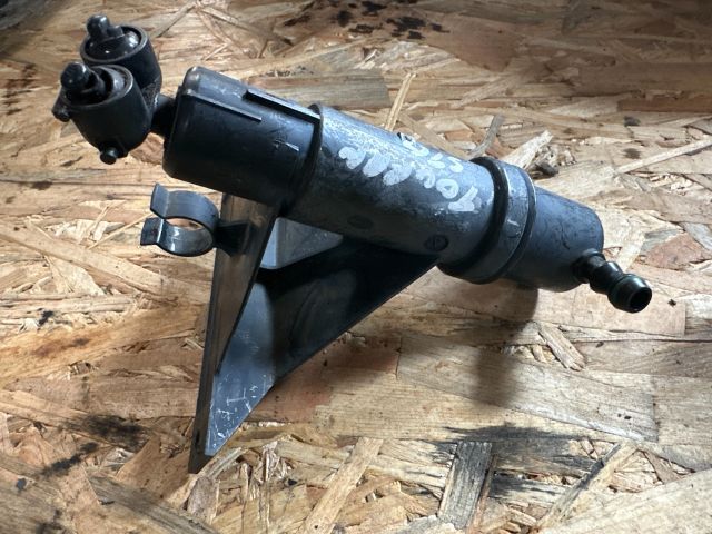 bontott VW TOURAN Bal Fényszórómosó Fúvóka