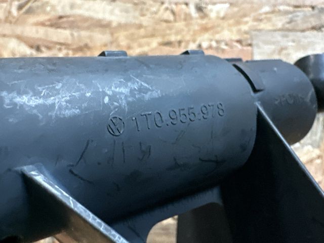 bontott VW TOURAN Bal Fényszórómosó Fúvóka