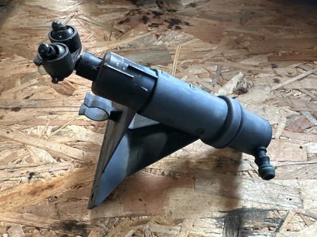 bontott VW TOURAN Bal Fényszórómosó Fúvóka