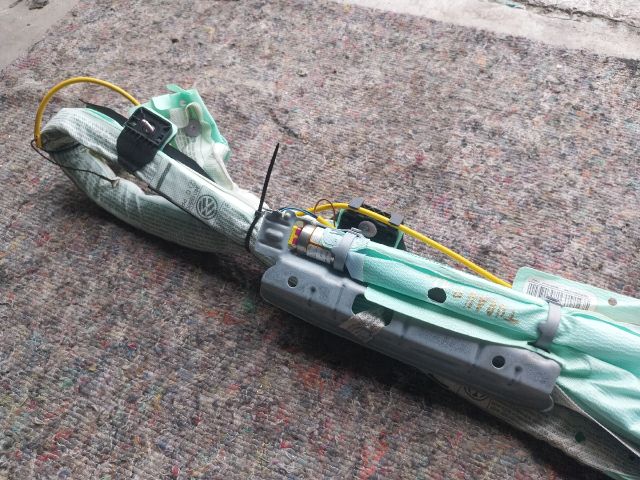 bontott VW TOURAN Bal Függönylégzsák és Oldallégzsák